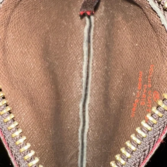 Louis Vuitton key pouch - Picture 2 of 3